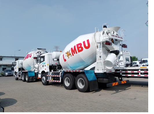 Sepasang mixer truck LEMBU