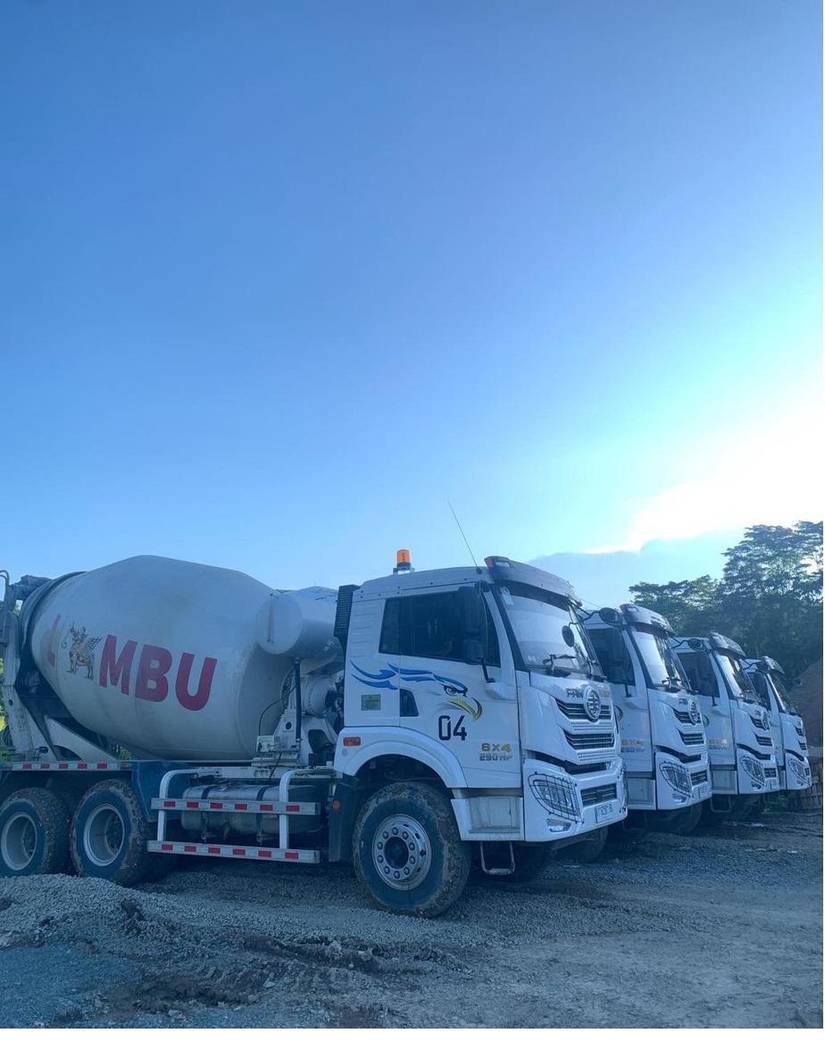 Barisan mixer truck LEMBU di lokasi
